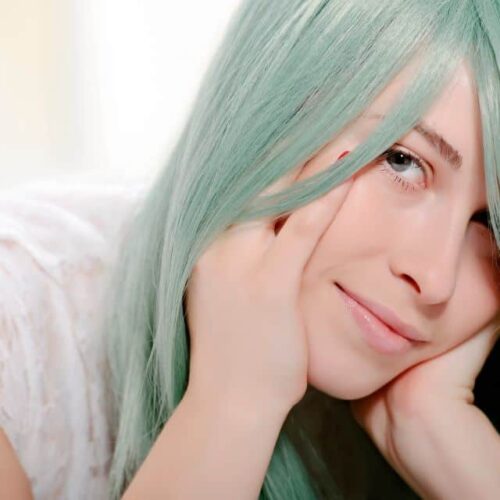 Mint green hair – How to get the fresh minty look.